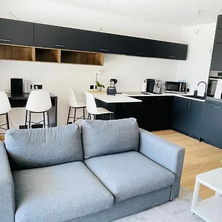 Charming With Terrace And Parking Apartment *