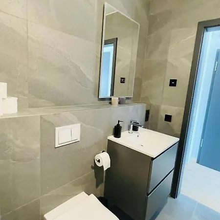 Charming With Terrace And Parking Apartment *